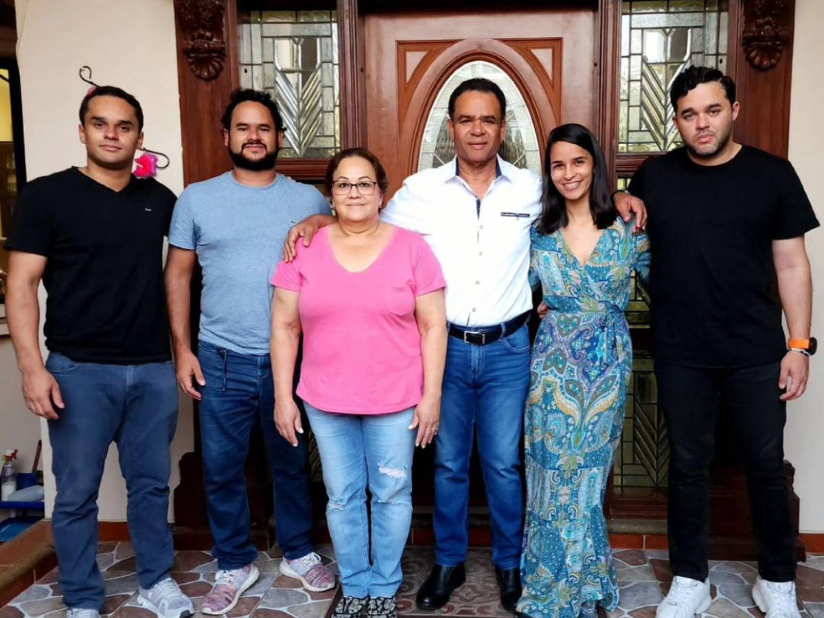 ¿Quiénes son y a qué se dedican? Esta es la familia de Jorge Zelaya