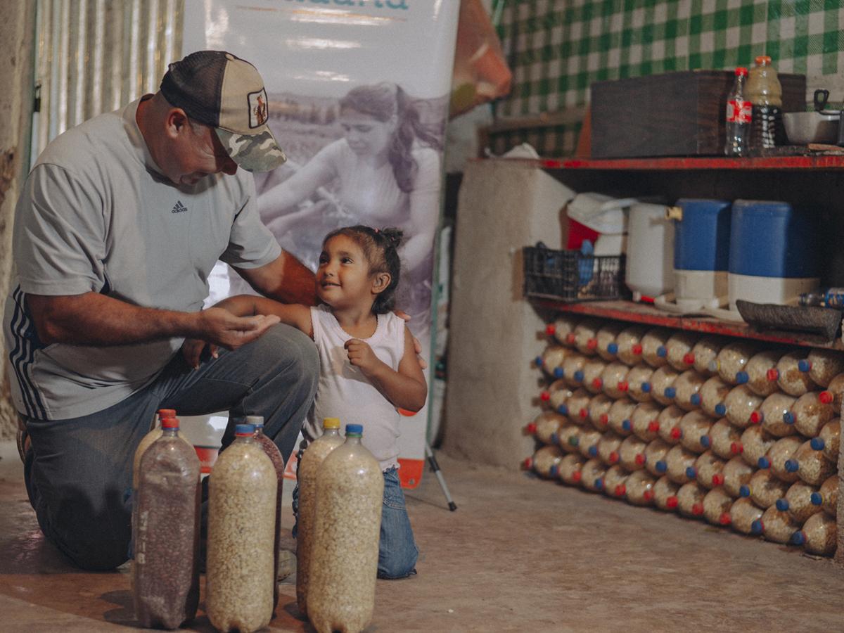 Productores de las zonas focalizadas de la Red Solidaria fortalecen sus sistemas de cultivo con el bono tecnológico.