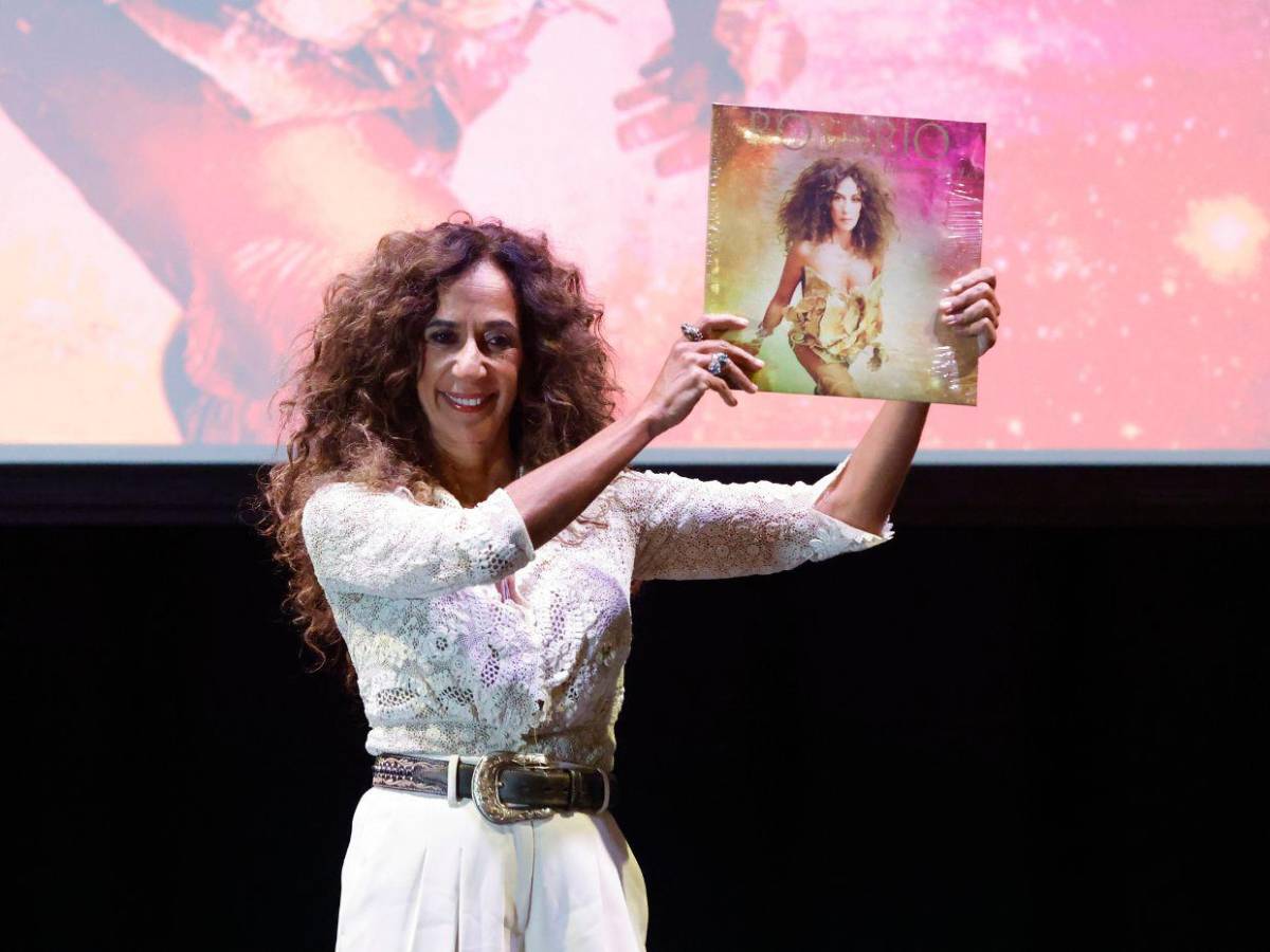 Rosario celebra 30 años de carrera con su álbum “Universo de ley” junto a otros artistas