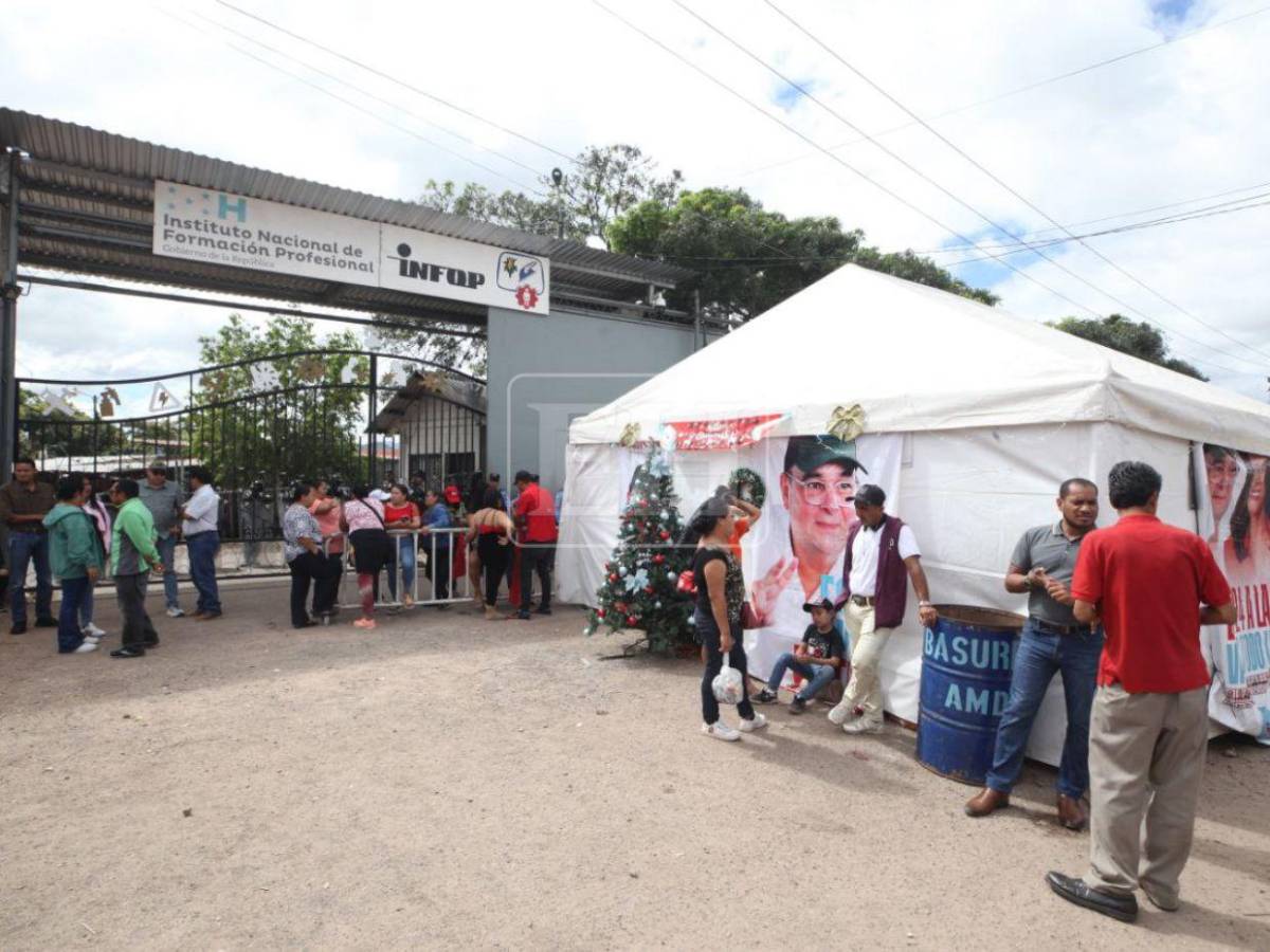 Así es el campamento improvisado de Jorge Aldana en las afueras del Infop para pedir revisión acta por acta