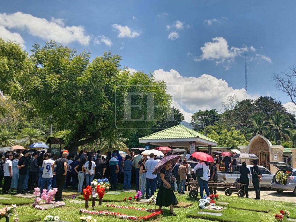 Despedirte duele: El último y doloroso adiós de Víctor Fiallos, director asesinado en Cofradía