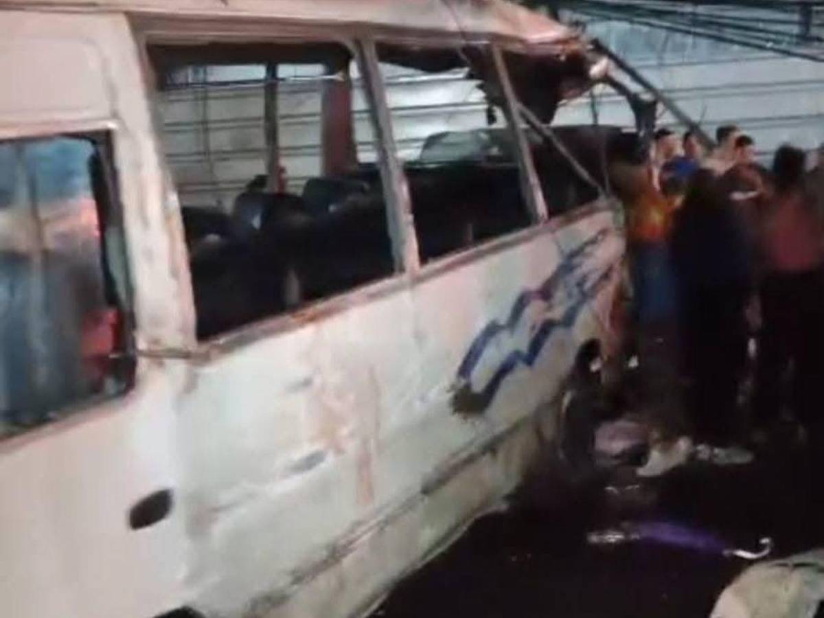 Mujer perdió la vida tras choque entre rapidito y camión en SPS; hay al menos 15 heridos