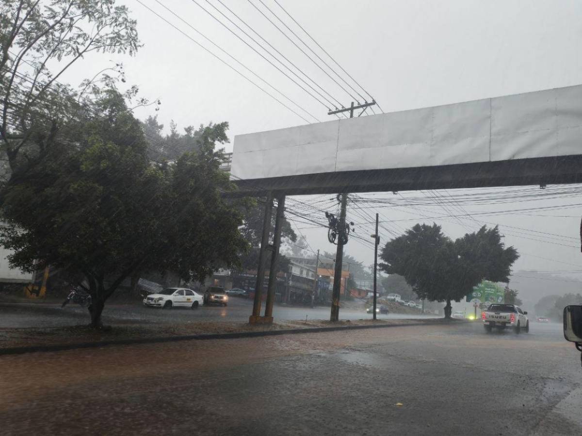 ¡Llueve en Tegucigalpa! Tormenta refresca la tarde en diferentes sectores de la capital