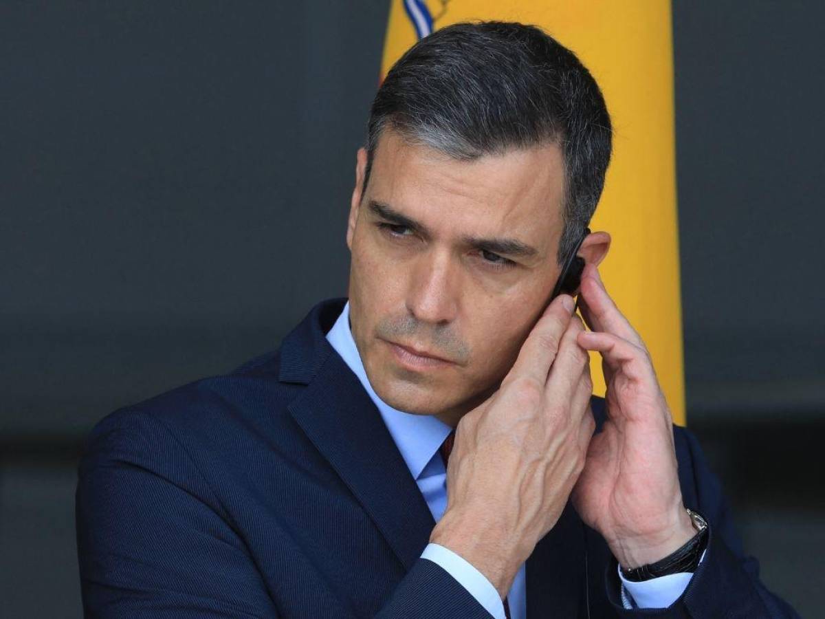 Pedro Sánchez y la ministra de Defensa española, espiados por Pegasus