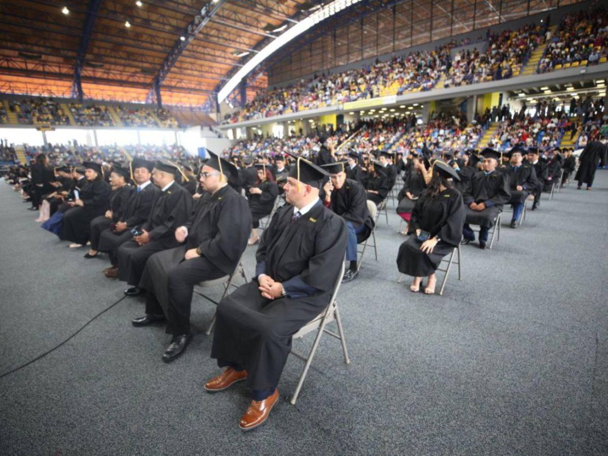 1,283 sueños cumplidos: UNAH celebra nueva graduación
