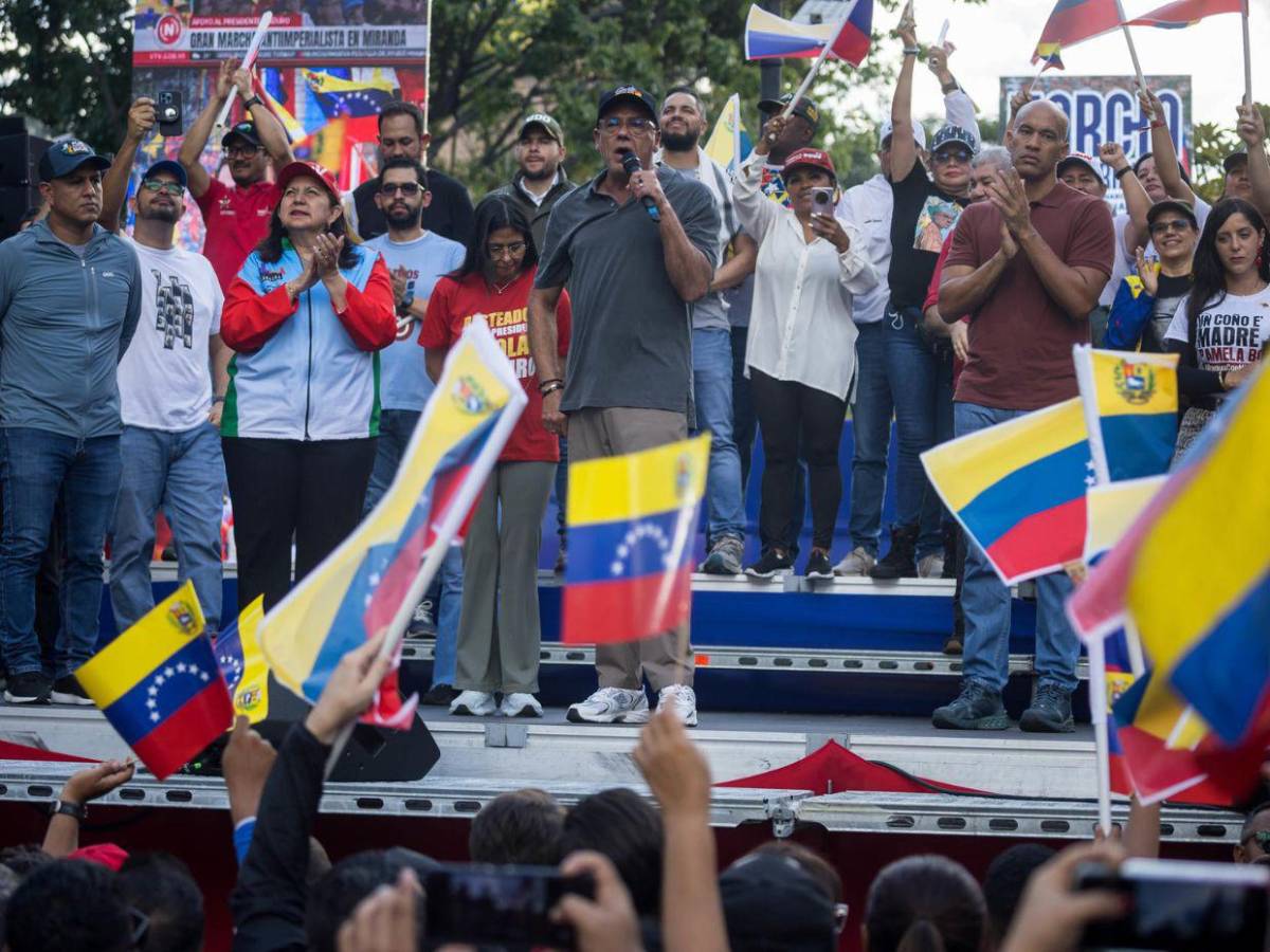 Chavistas marchan en Venezuela en respaldo a Maduro ante amenazas estúpidas de EE UU