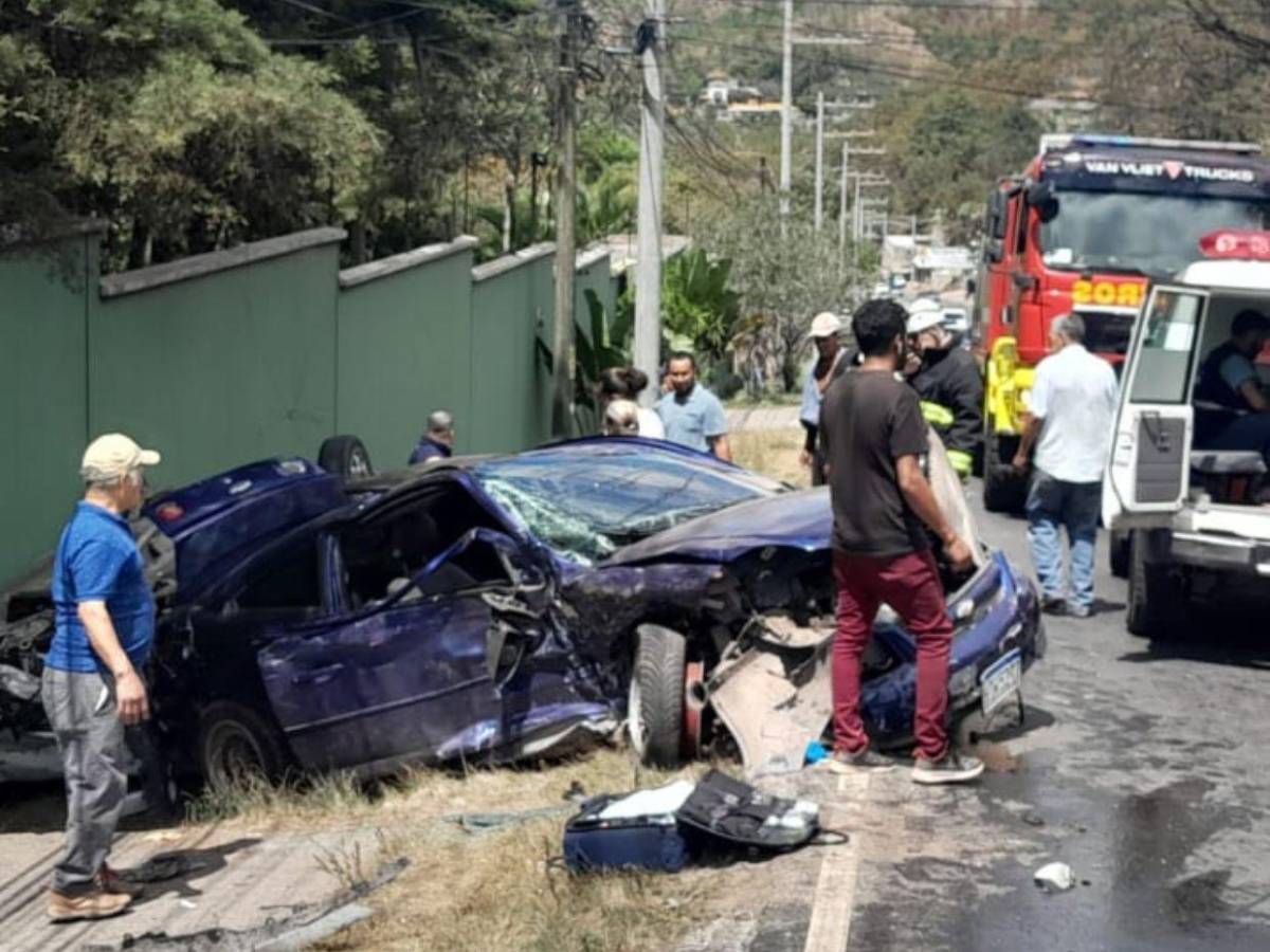 Las imágenes del accidente de dos vehículos en Valle de Ángeles; hay 6 heridos