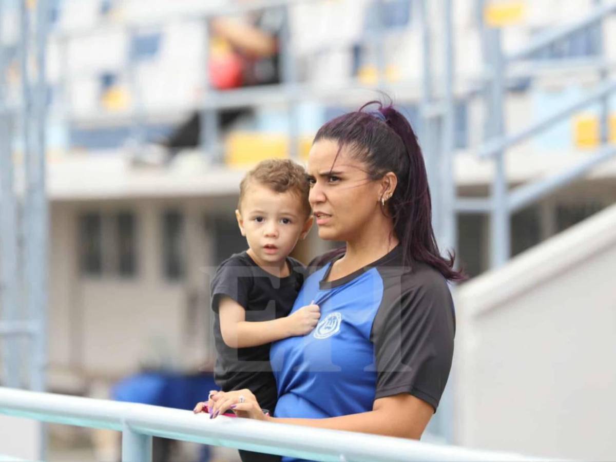 Lindas chicas e imágenes inéditas que está dejando el Victoria vs Marathón en La Ceiba