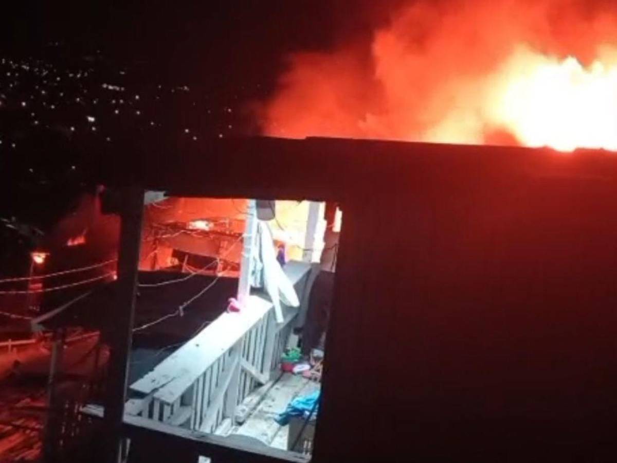 Incendio en barrio San Martín deja cuatro quemados; entre ellos dos adultos mayores