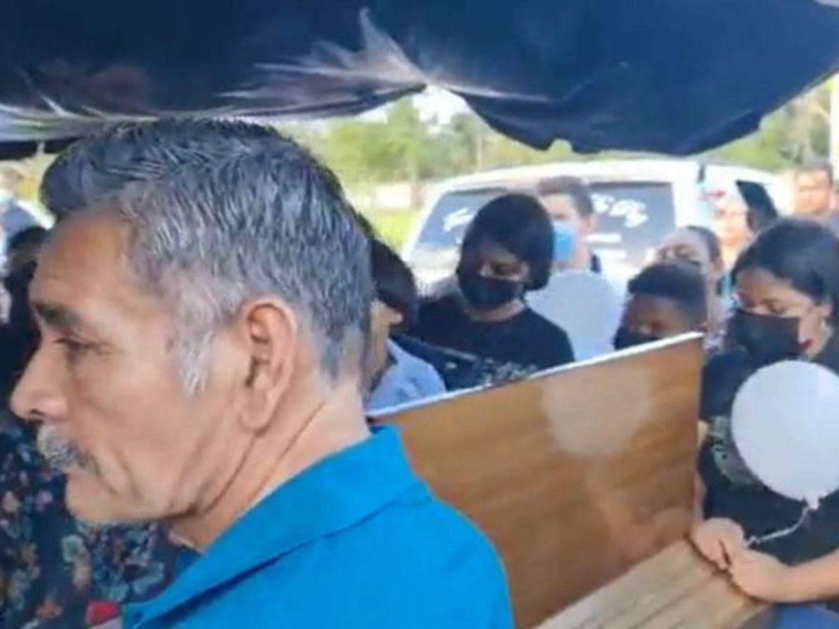 Familiares de Keiry Gricel García le dan doloroso último adiós en San Pedro Sula