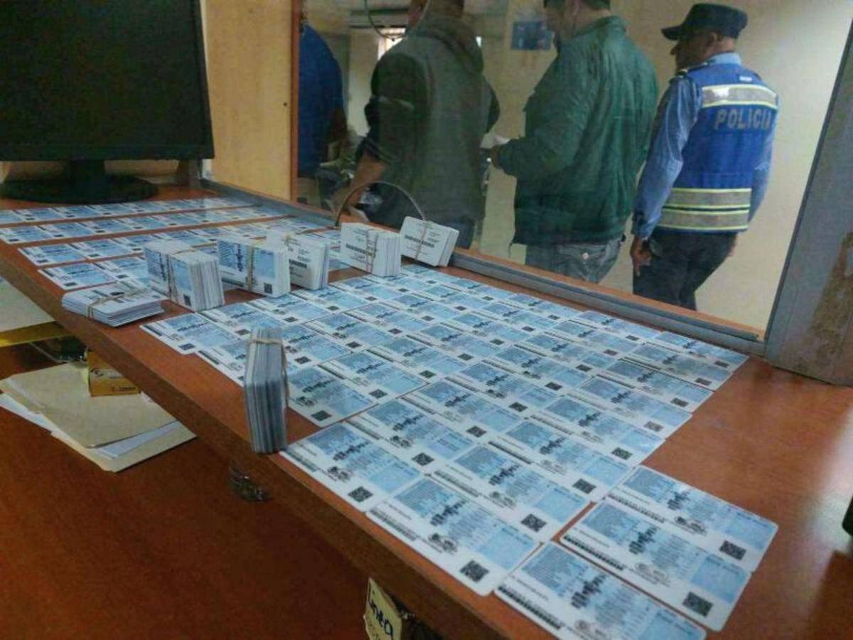 El fraude de las licencias: así habrían desviado millones Juan Ramón Molina y Liana Mayorga