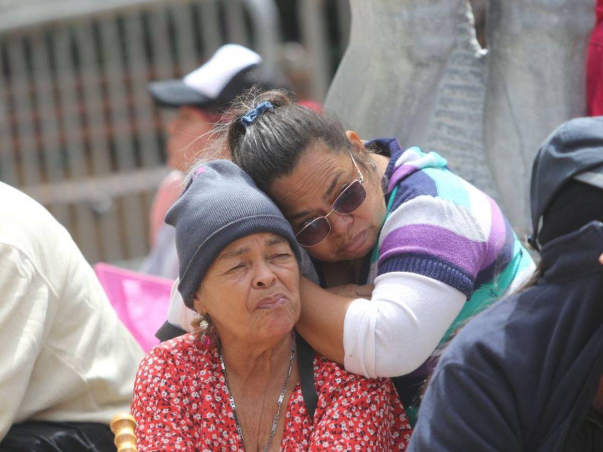 De aquí no nos vamos: afectados de Koriun protestan en los bajos del Congreso Nacional