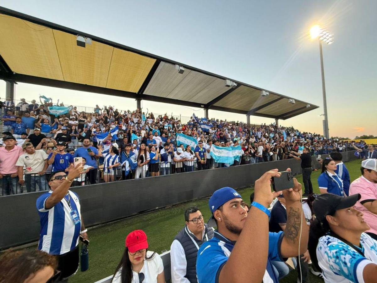¡Policías intervinieron! Cancelan partido de tiktokers de Honduras en Houston tras caos en estadio