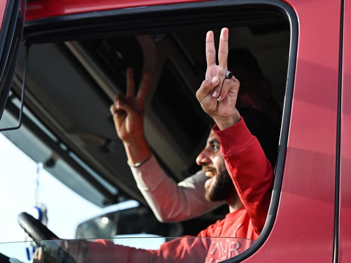 Tras larga espera en la frontera de Egipto, ayuda humanitaria ingresa a Franja de Gaza