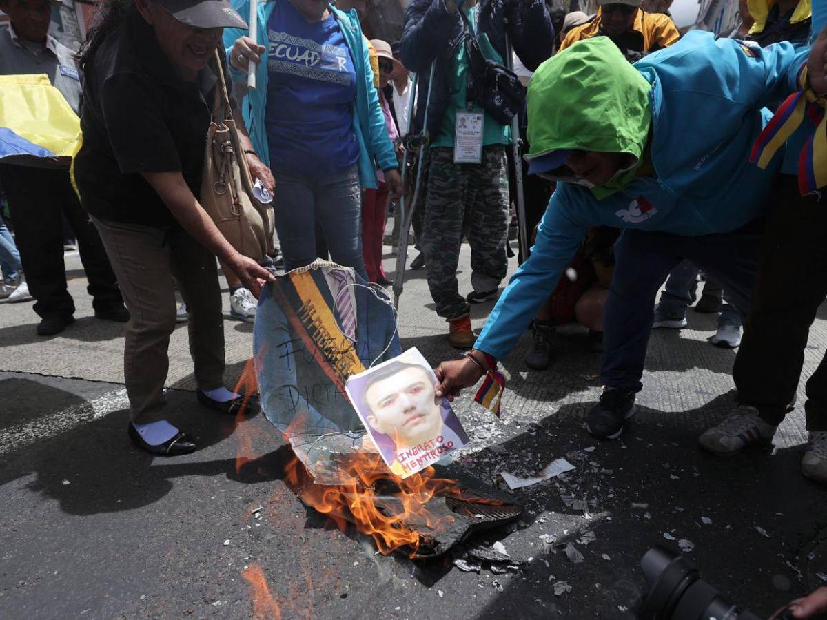 No-boa, Fuera, mentiroso: Ecuador marchan contra la precarización laboral de Daniel Noboa
