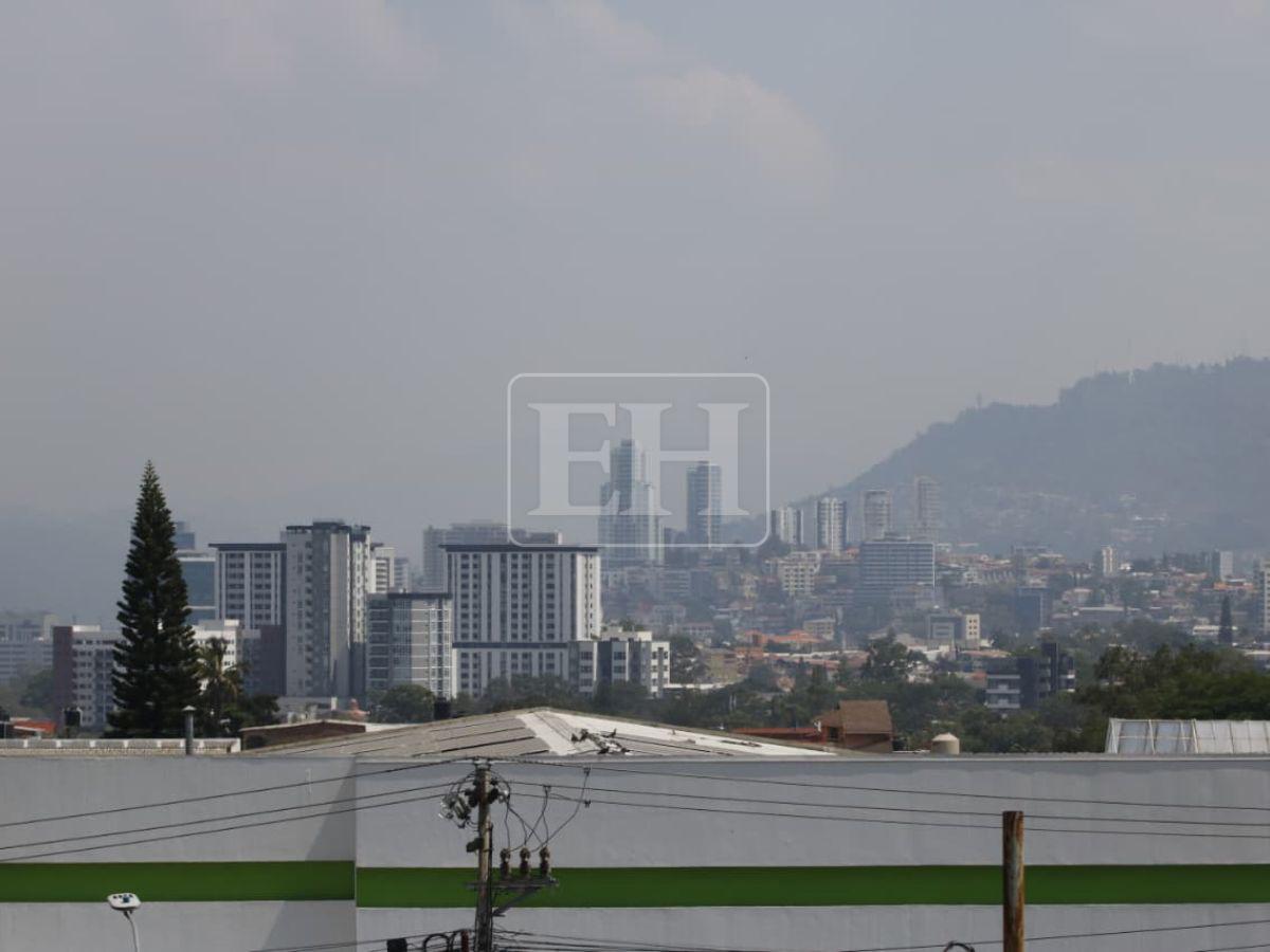 Humo tóxico y gases cancerigenos : piden uso de mascarilla por mala calidad del aire