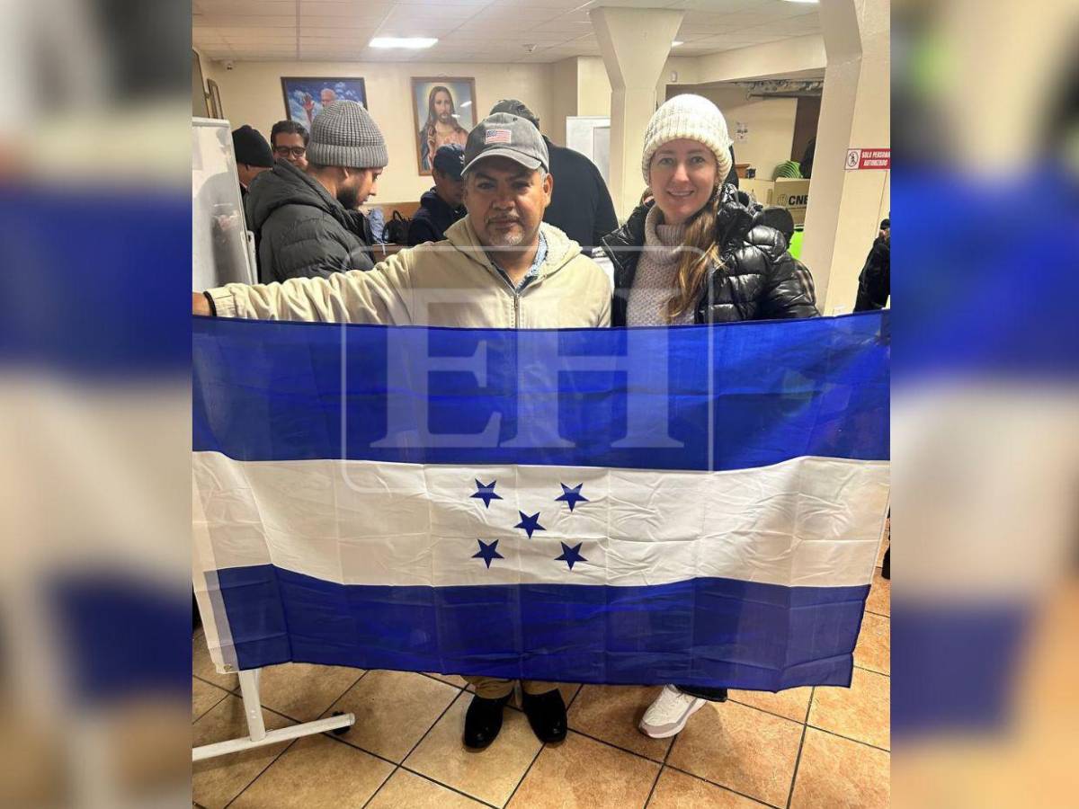 Largas filas y quejas marcan la jornada de votación de hondureños en Nueva York