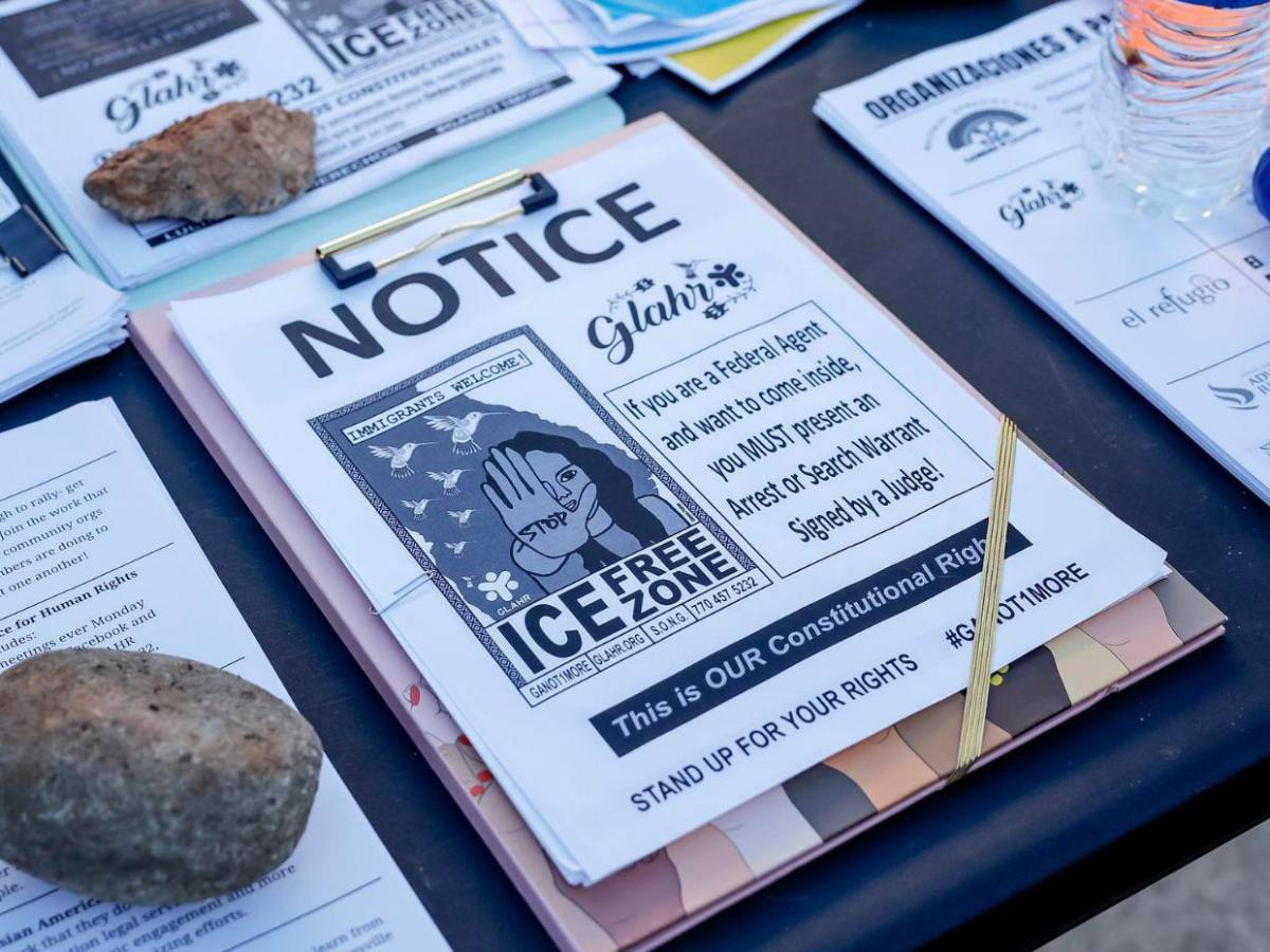 Miles de migrantes protestan contra redadas y deportaciones de Donald Trump