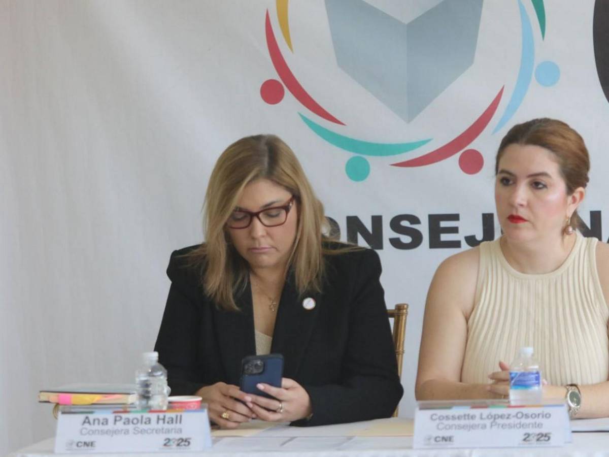 Con ausencia del tercer consejero, CNE avanza en licitación de sistema biométrico