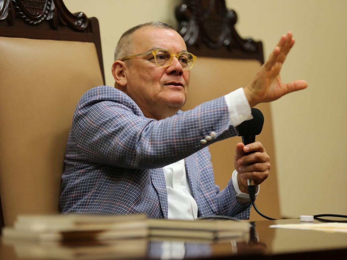 Horacio Castellanos Moya: “El arte no puede servir a las ideologías”