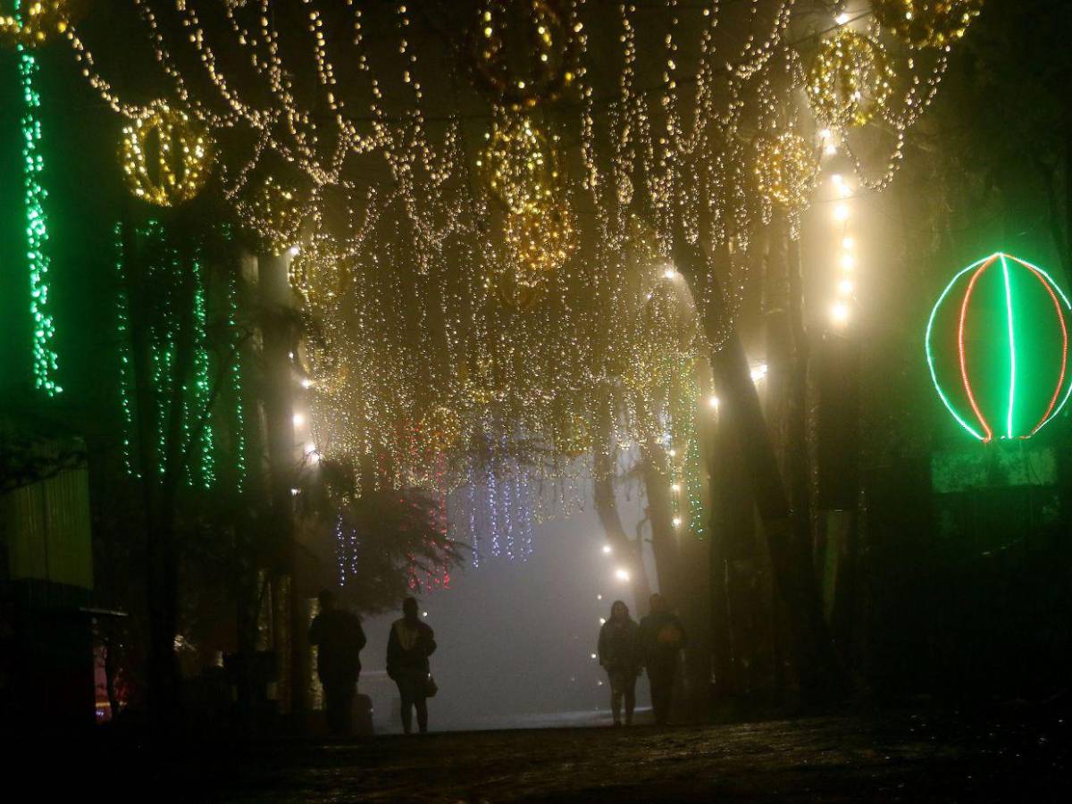 La capital viste sus noches de luces y alegría en la víspera de Navidad La capital viste sus noches de luces y alegría en la víspera de Navidad