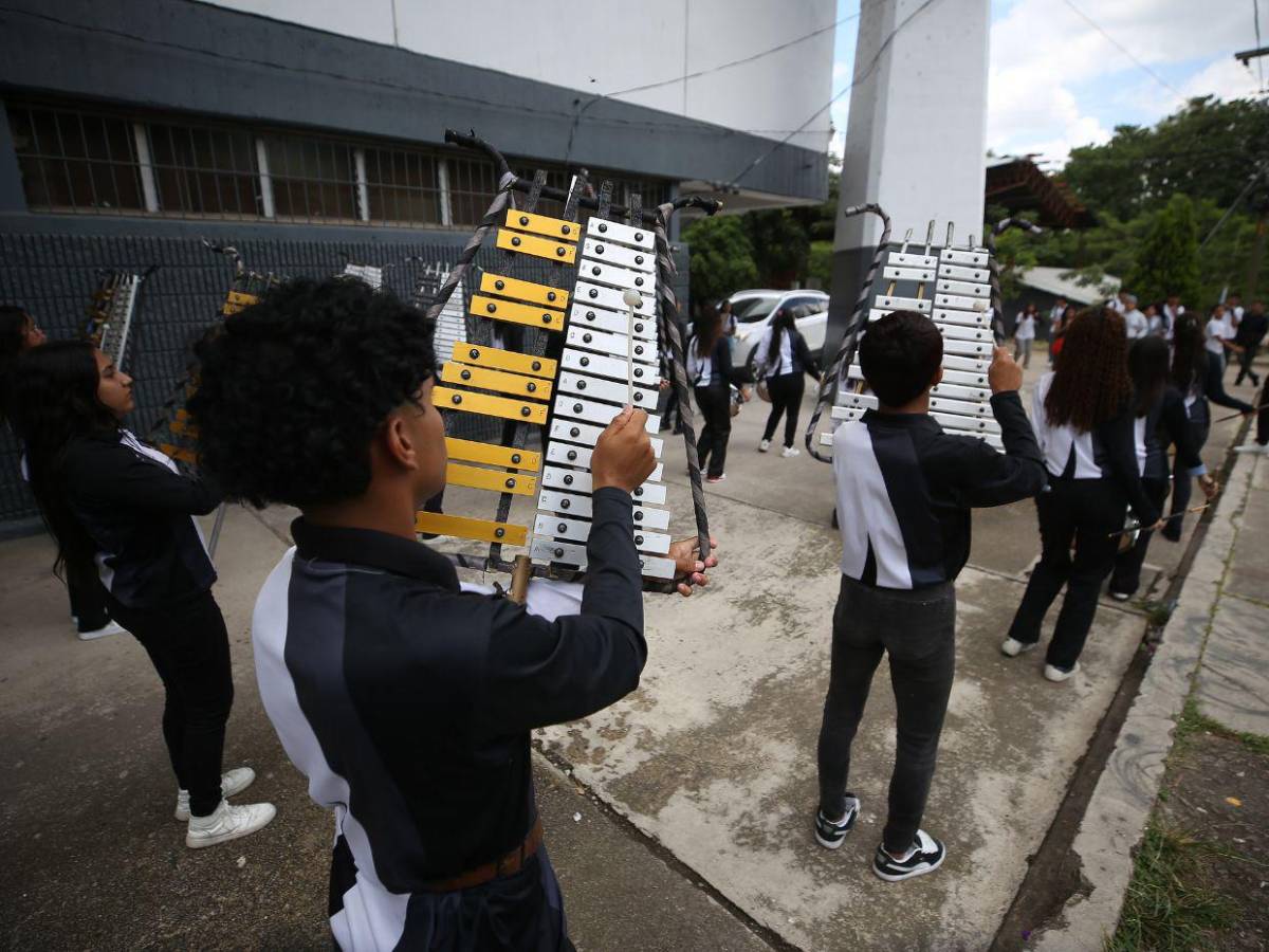 Con casi 60 integrantes, banda de guerra del ICVC dará espectacular show en desfiles