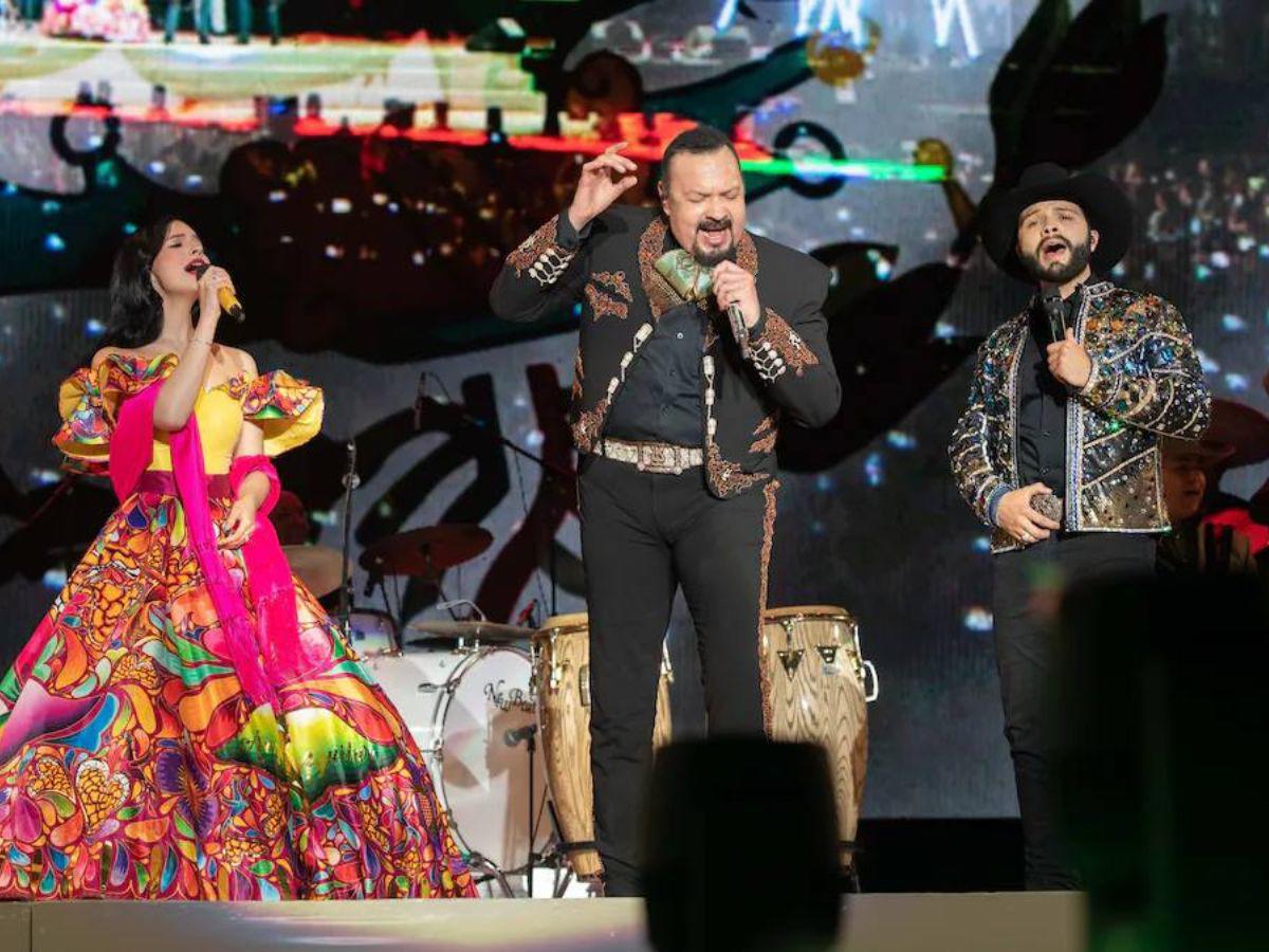 Pepe y Ángela Aguilar habrían exigido que nadie los mirara a los ojos en concierto en Guadalajara