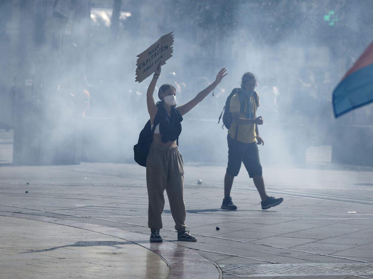 Manifestaciones en Francia: 200 detenidos y bloqueos en autopistas y trenes