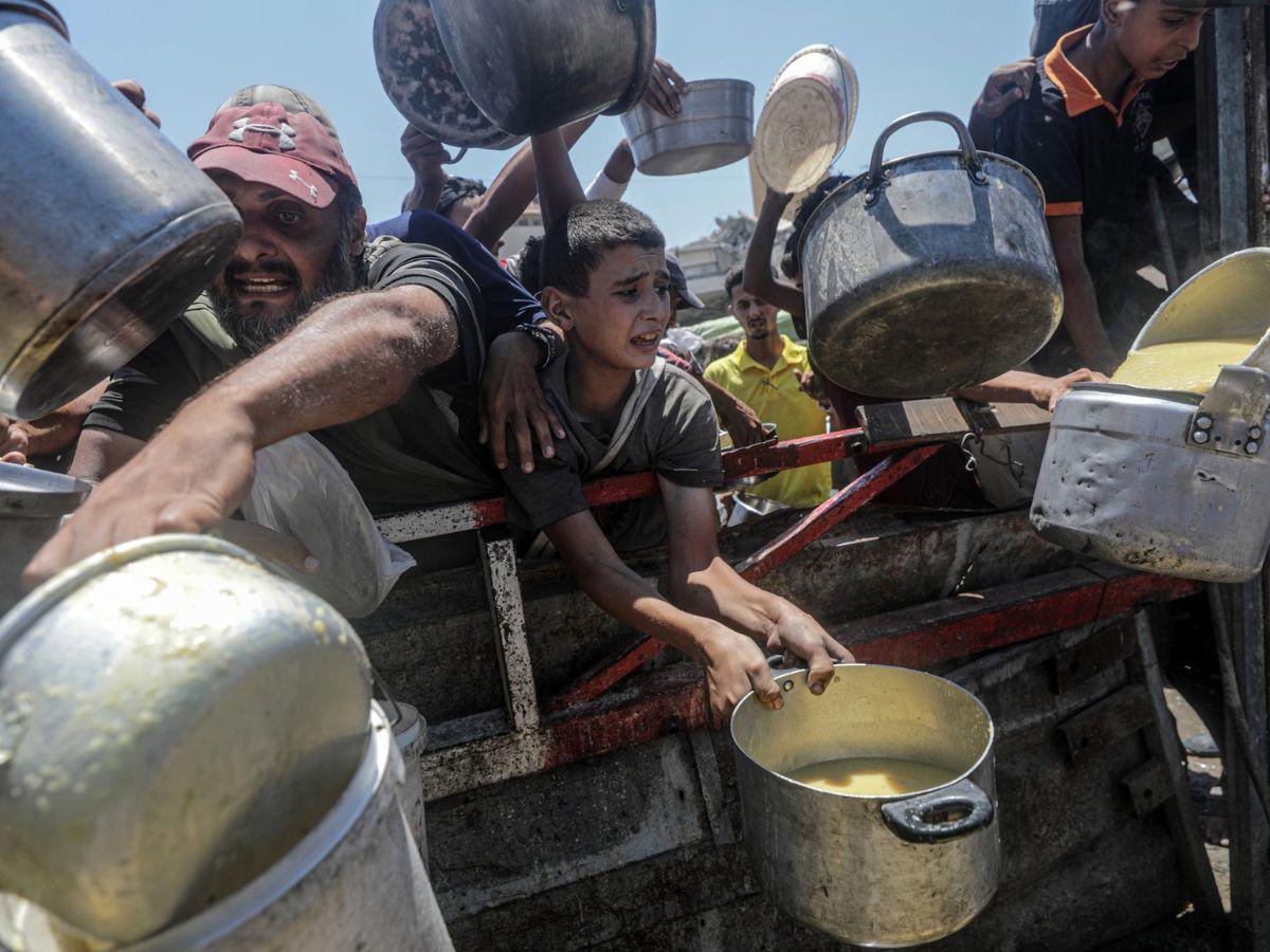 Desesperación y hambre: la lucha de los palestinos por conseguir comida en Gaza