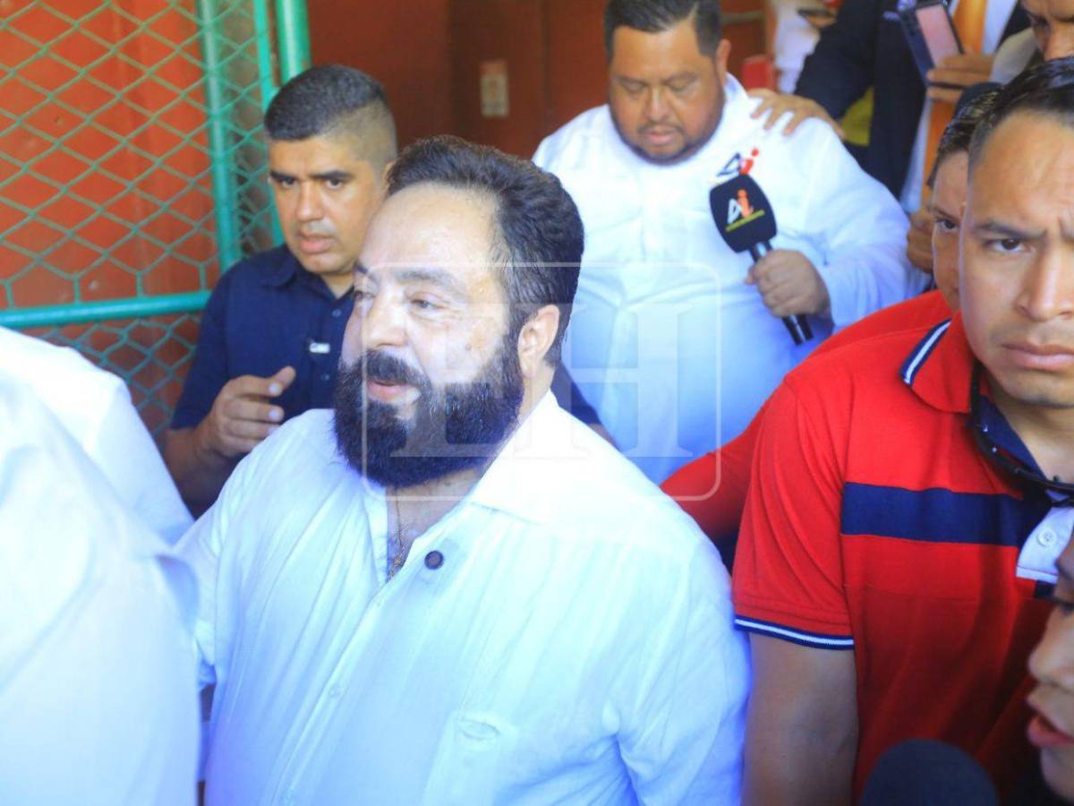 “La gente tiene derecho a hacer y decir lo que quiera”: Redondo tras abucheos en su centro de votación