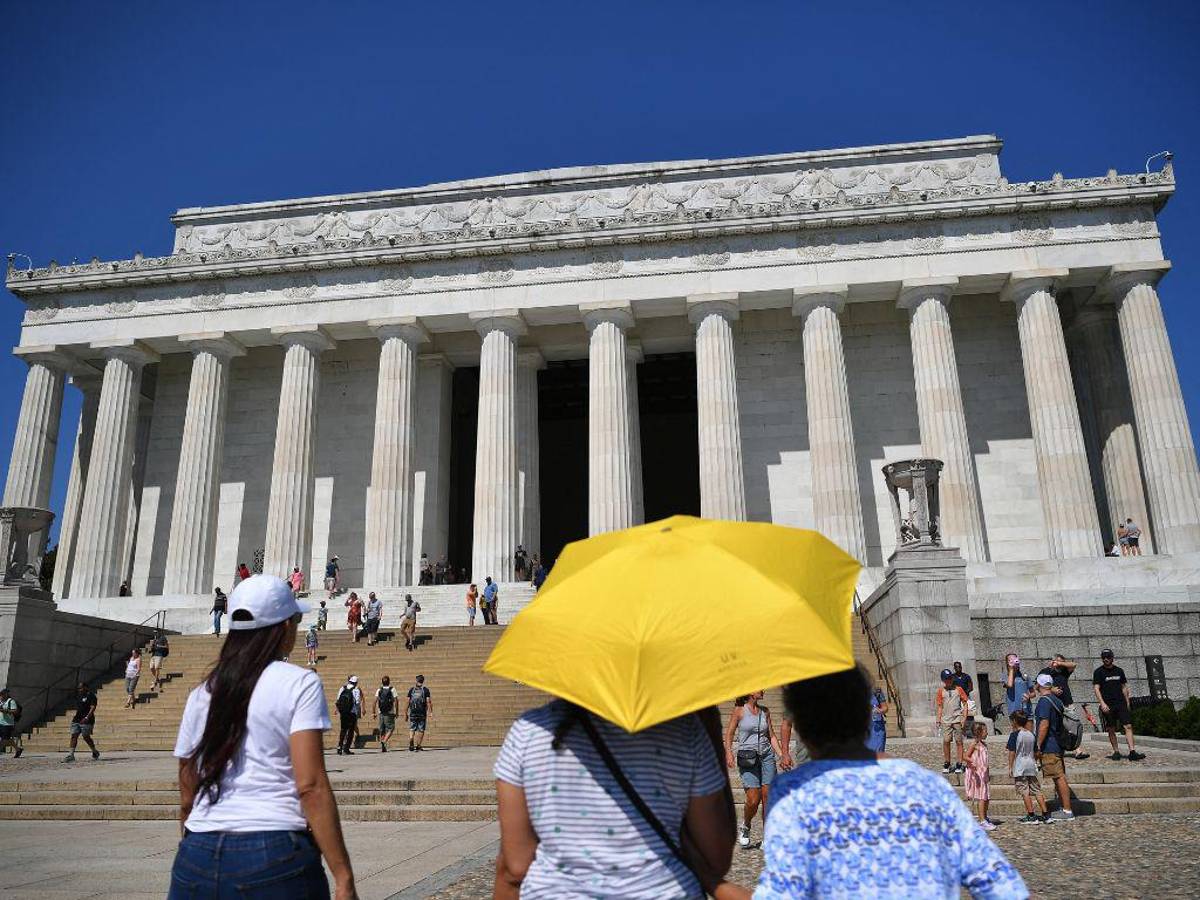 EEUU enfrenta calor extremo y un incendio forestal que crece en California