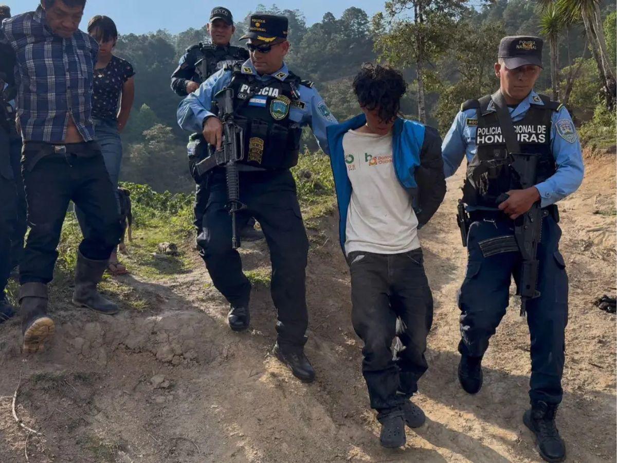 Padre e hijo asesinaron a machetazos a hombre que les prestó dinero y les cobró en Lempira