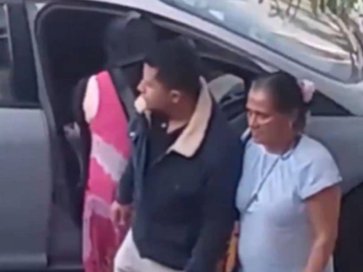 Cuadro a cuadro: así fue como la abuela sicaria mató a dos jóvenes en México