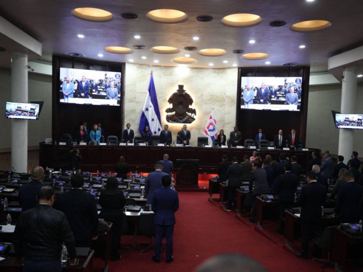 Entre expectativas y una agenda cargada: así avanza la sesión en el Congreso Nacional