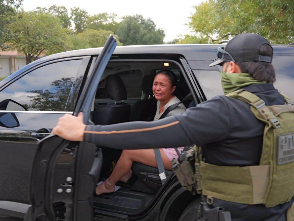 Así fue el arresto de una madre hondureña que clamaba por sus hijas ante ICE en Austin, Texas