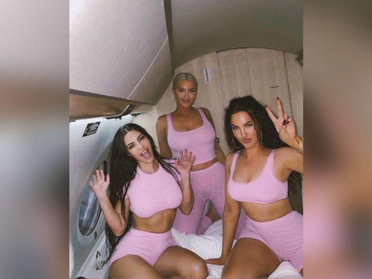 Hace unas semanas Kim compartió una fotografía de la fiesta de pijamas que hizo a bordo de su avión.