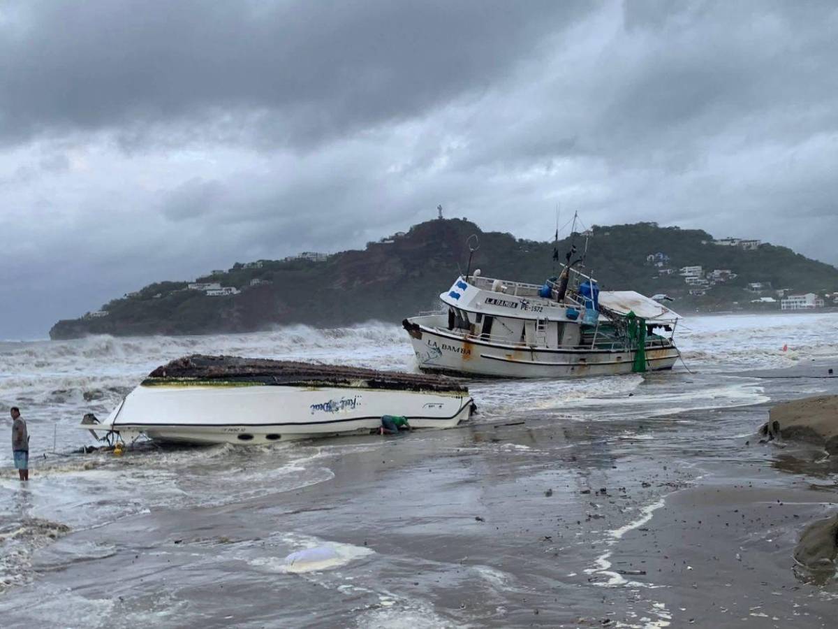 Cinco desaparecidos, estados de alerta e inundaciones: caos por tormenta Cristina en Centroamérica