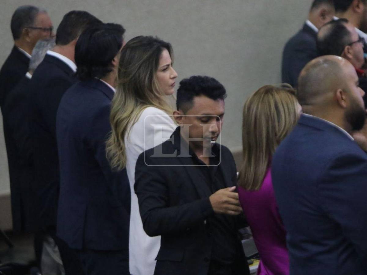 Diputados de Libre sacan silbatos en medio de lectura de denuncias de juicio político