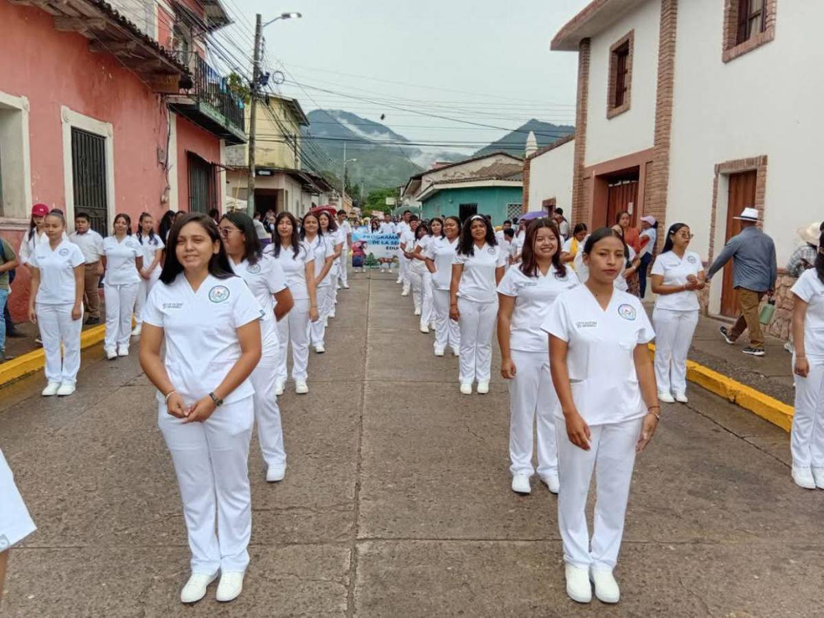 El departamento de La Paz vibró con fervor patrio en los desfiles del 15 de septiembre