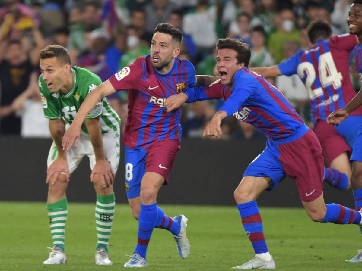 El Barça gana 2-1 en visita al Betis y valida su billete a Champions