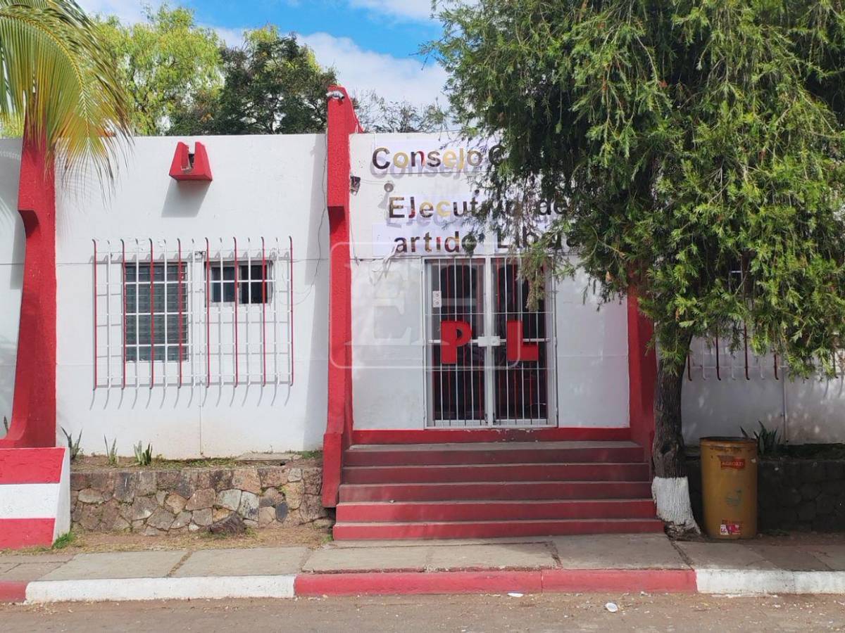 Lunes en silencio y con expectativas en los resultados: vacías sedes políticas del PL y PN