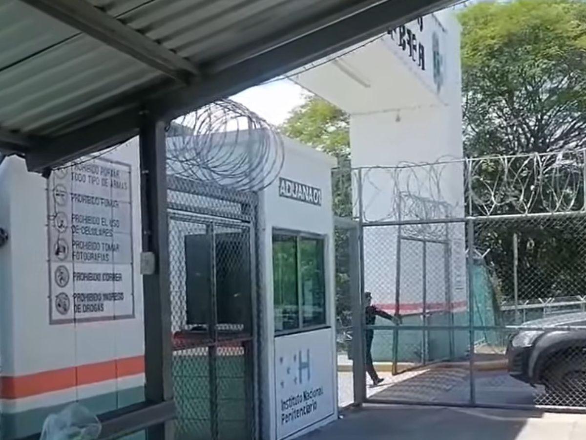 Gritos y gas lacrimógeno en El Pozo: ¿qué pasó en la cárcel de máxima seguridad de Ilama?