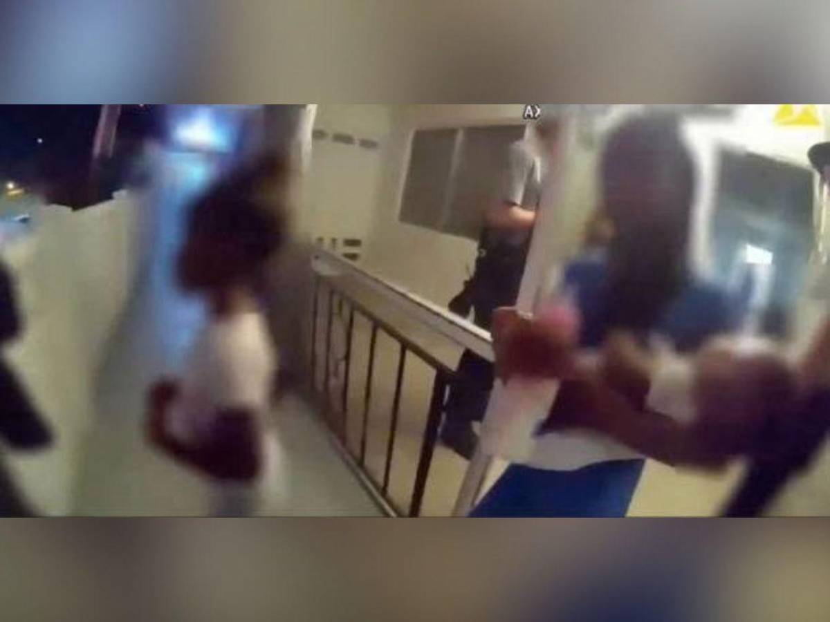 Arrestan a mujer que dejó solos a sus 4 hijos, incluido un bebé de 2 meses, para irse de crucero