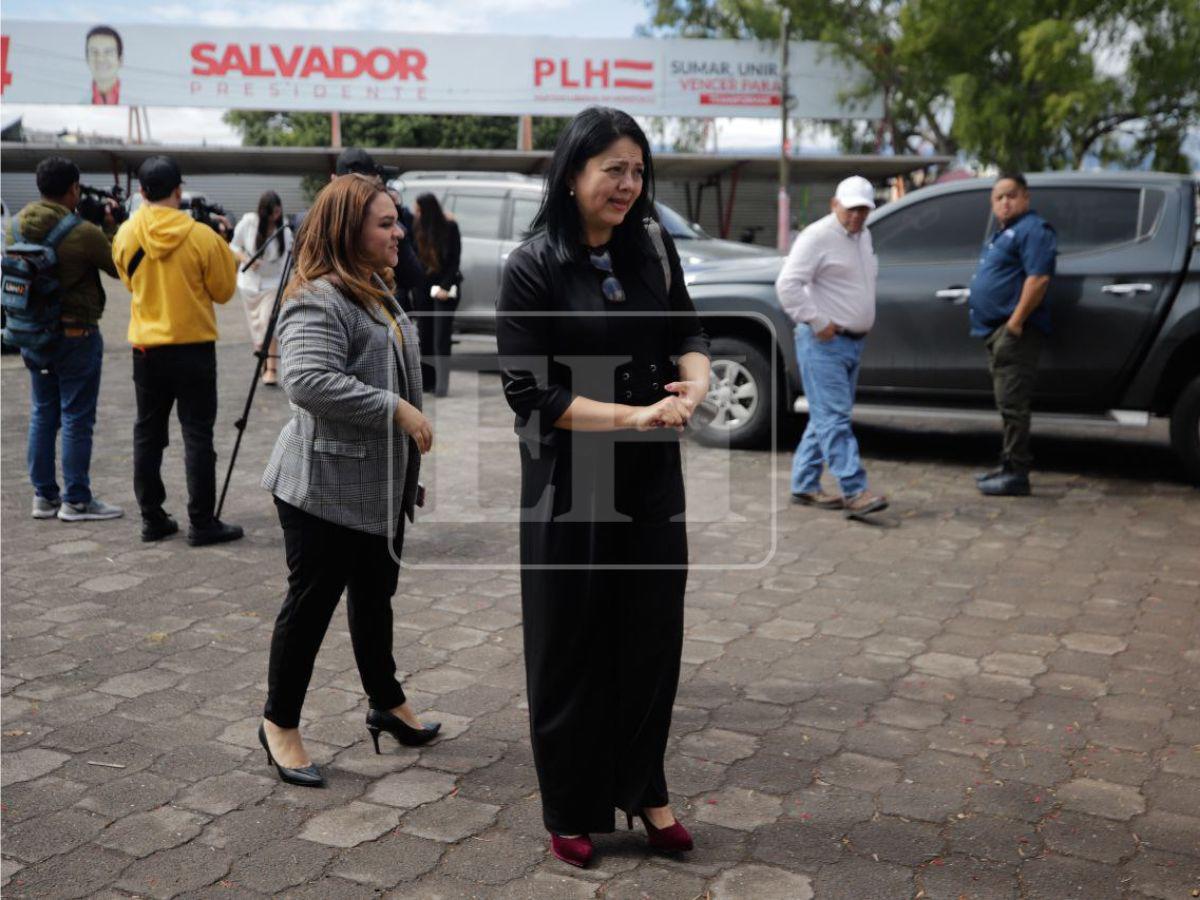 Diputados propietarios y suplentes del PL llegan a la sede para reclamar su credencial