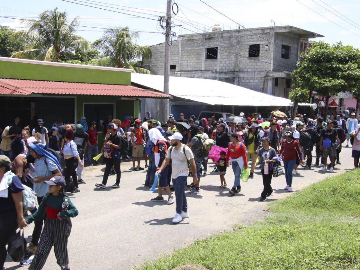 Hondureños y más migrantes dejan todo atrás y emprenden caravana en busca del “sueño americano”