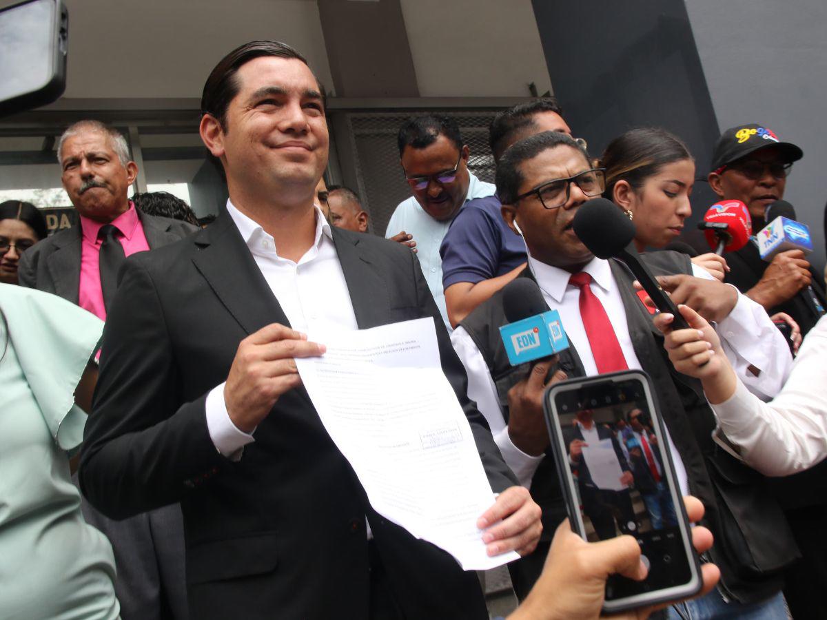 Difamación y calumnias: ¿Qué dijo Nasralla para que Octavio Pineda y Carla Paredes lo denunciaran?