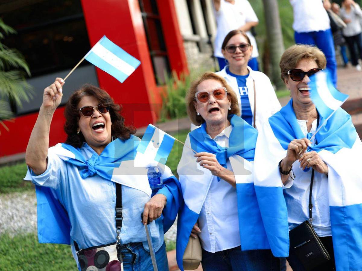 Lo que no se vio de la caminata de las iglesias en la capital