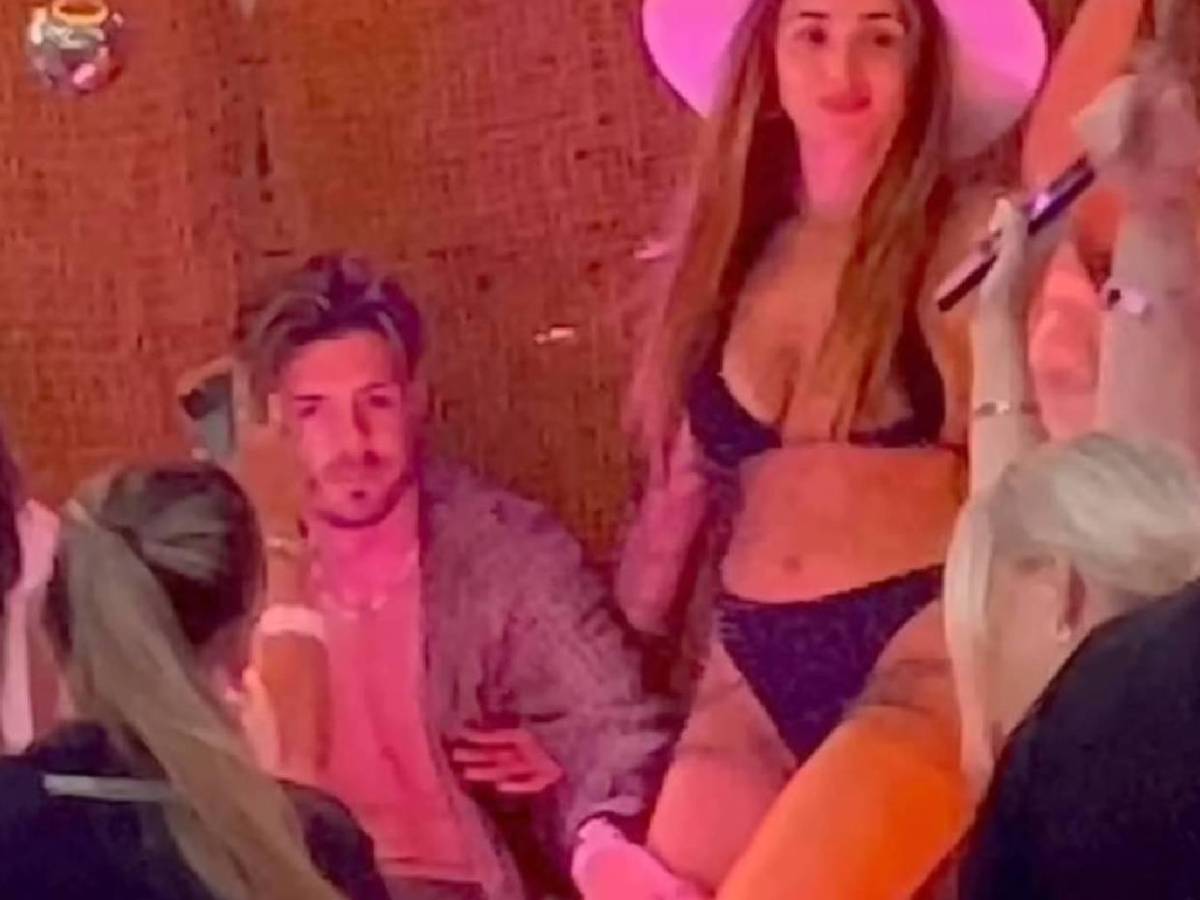 Reconocido futbolista envuelto en polémica tras ser captado borracho al salir de club social