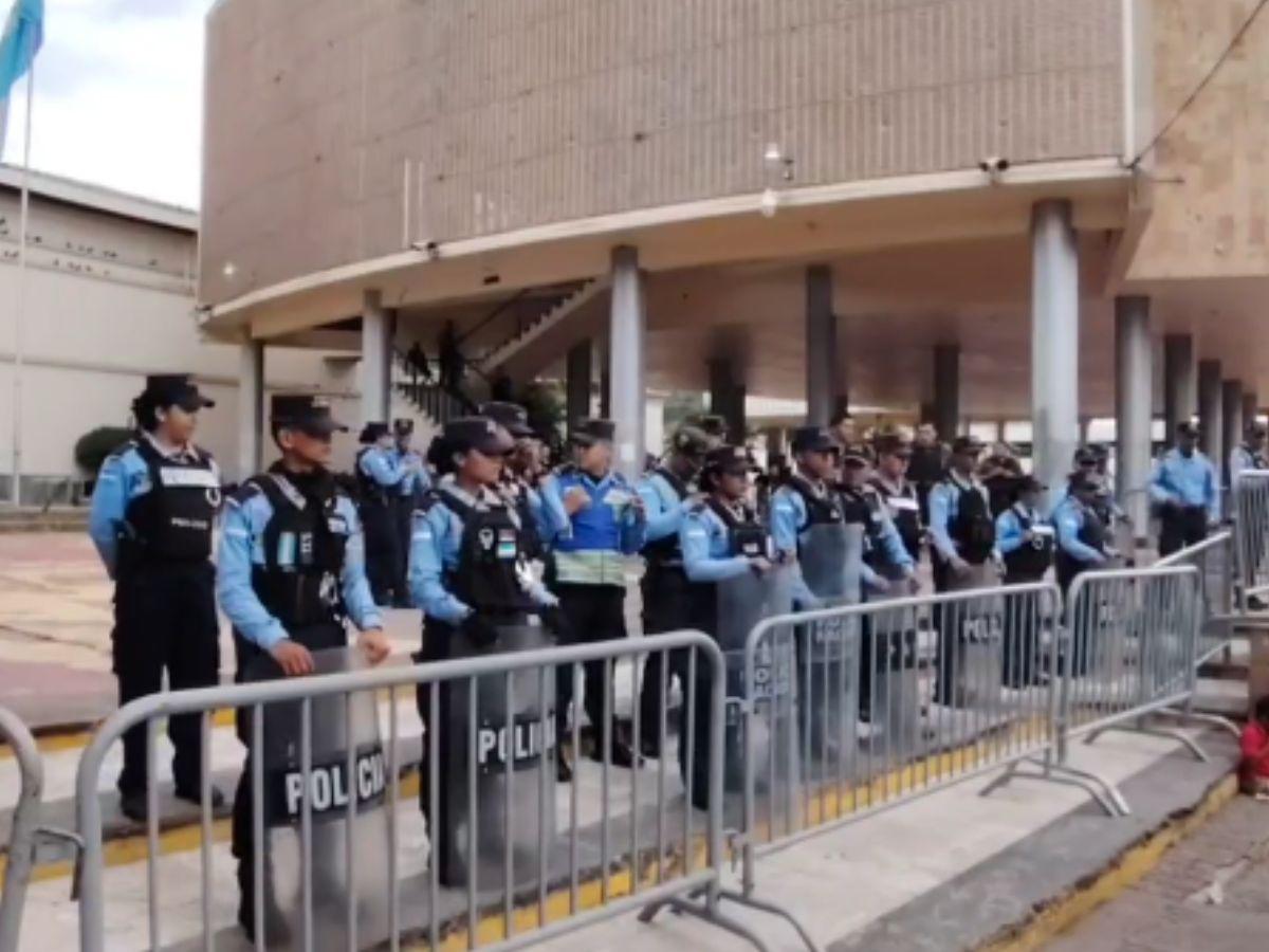 Oposición denuncia bloqueo policial en el Congreso Nacional de Honduras