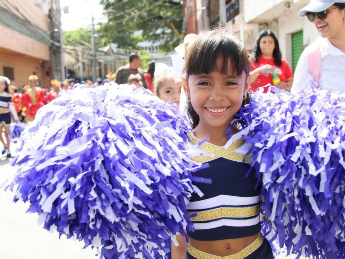 Las bellas palillonas y pomponeras que amenizaron los desfiles de educación básica 2025